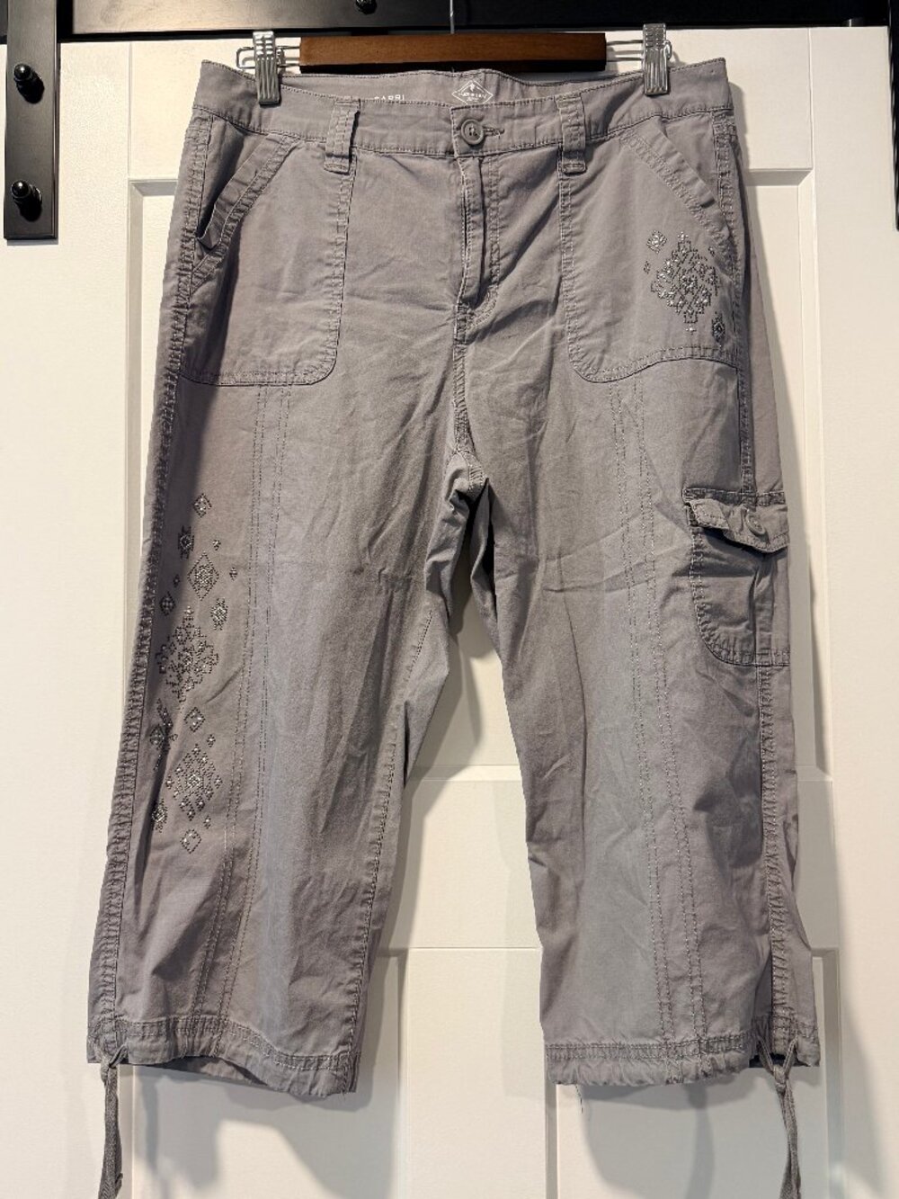 St. John's Bay Lightweight Gray Beaded Stretch Capris